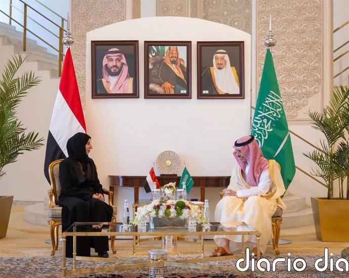 Yemen reitera ante Riad su condena de los "atentados terroristas hutíes" contra Arabia Saudí