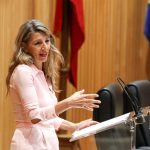 Yolanda Díaz traslada su cariño a los familiares y amigos del militar de la UME fallecido en Riglos (Huesca)