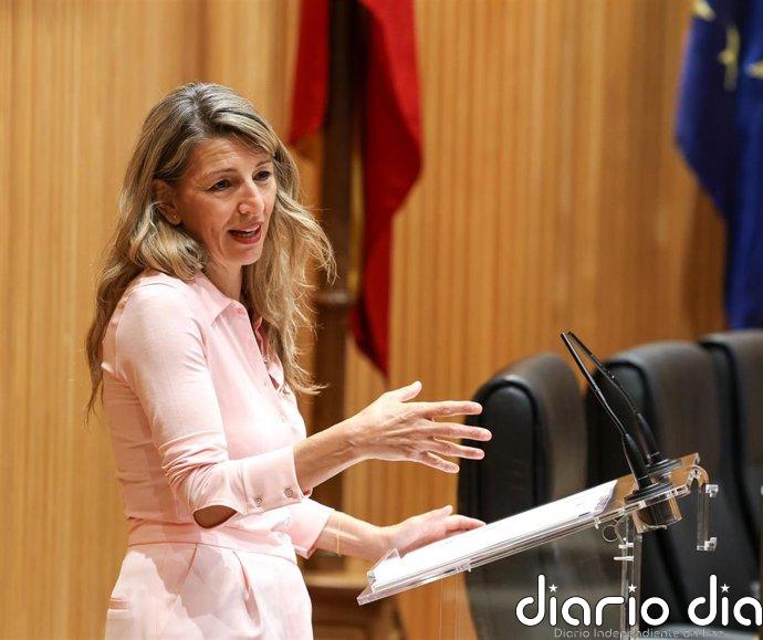 Yolanda Díaz traslada su cariño a los familiares y amigos del militar de la UME fallecido en Riglos (Huesca)