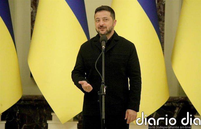 Zelenski mantiene una conversación "constructiva" con los enviados de Trump sobre las negociaciones de paz