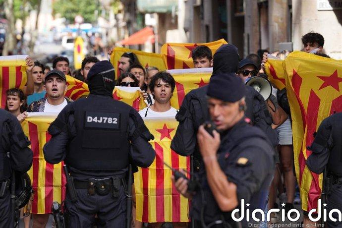 3 manifestantes detenidos y 7 investigados en las concentraciones contrarias en el Fossar de les Moreres