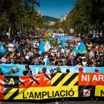 5.500 manifestantes en Barcelona contra la ampliación del Aeropuerto según cifras municipales