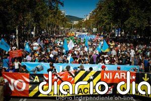 5.500 manifestantes en Barcelona contra la ampliación del Aeropuerto según cifras municipales