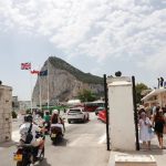 Agentes de la Policía Nacional de Cádiz salvan la vida de un hombre en la frontera de Gibraltar