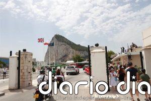 Agentes de la Policía Nacional de Cádiz salvan la vida de un hombre en la frontera de Gibraltar