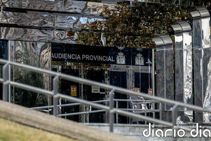 Al banquillo de los acusados por insultar y escupir a dos mujeres por besarse en la calle