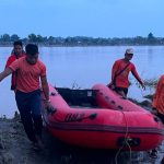 Al menos cinco muertos y 87 desaparecidos en el incendio de un barco en el oeste de Filipinas