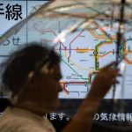 Al menos dos muertos en Tokio por fuertes lluvias causadas por un tifón que azota la costa del este de Japón