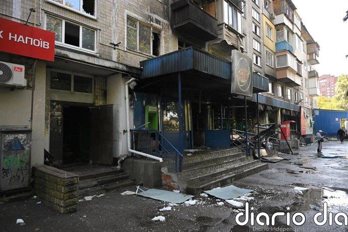 Al menos dos muertos y ocho heridos en Kiev (Ucrania) tras otra noche de ataques rusos con drones y misiles
