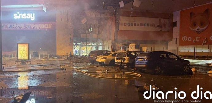 Al menos tres muertos y 14 heridos en un ataque ruso contra un centro comercial en Sumi