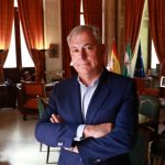 Alcalde de Sevilla agradece el apoyo tras un "pequeño susto" durante su intervención en un foro:"Debo reposar unos días"