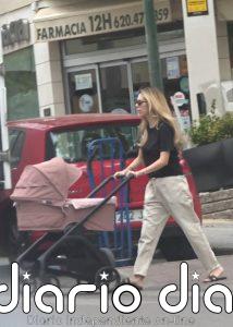 Alejandra Rubio sale a pasear por primera vez con su hija Tessa tras dar a luz
