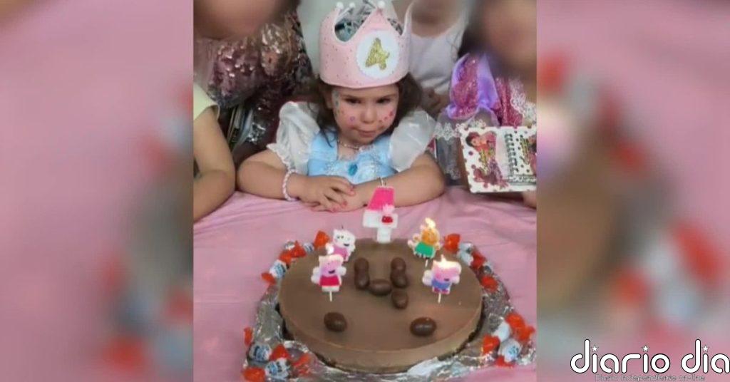 Alejandra sopla las velas de su 4º cumpleaños tras superar varias operaciones que la impedían respirar con normalidad