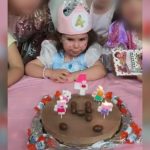 Alejandra sopla las velas de su 4º cumpleaños tras superar varias operaciones que la impedían respirar con normalidad