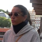 Alma Bollo reaparece muy afectada y con collarín, arropada por Raquel Bollo, tras su forzada salida de 'Supervivientes'