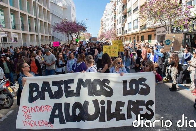 Alrededor de 150 personas participan en Eivissa en la protesta del Sindicato de Inquilinas por Maricarmen