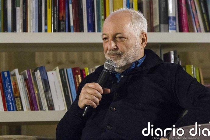 André Aciman publica 'Idilio': "El mundo es más hostil con la inmigración porque no llegan de uno en uno, sino miles"