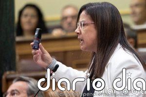 Armengol echa del hemiciclo a una diputada del PP por mostrar un bote de gas pimienta al considerarlo "un arma"