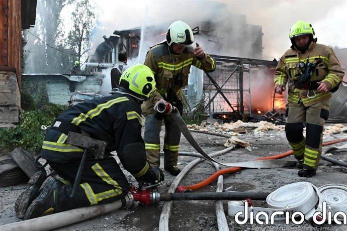 Ascienden a cuatro los muertos por el ataque ruso de este sábado sobre la región de Kiev