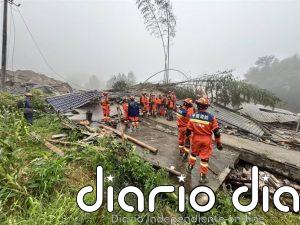 Aumentan a doce los muertos por los deslizamientos de tierra en el sureste de China debido al tifón 'Saudel'