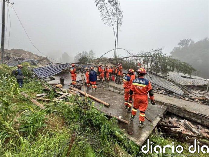 Aumentan a doce los muertos por los deslizamientos de tierra en el sureste de China debido al tifón 'Saudel'