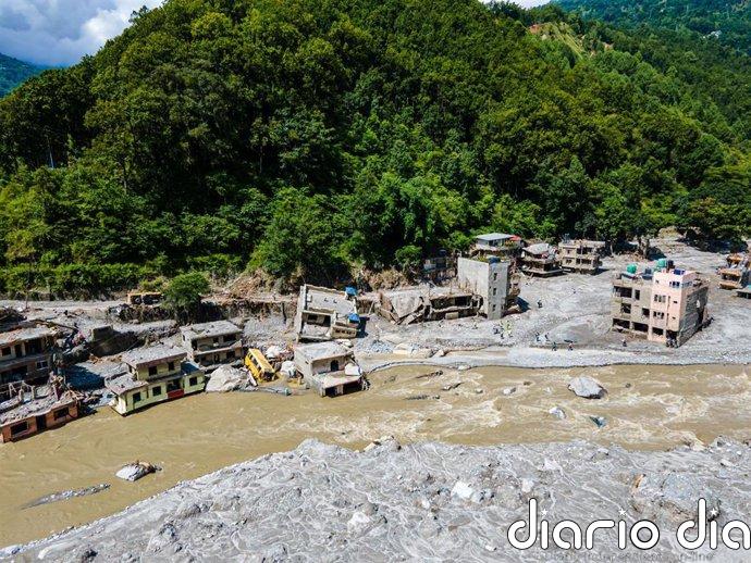 Aumentan a más de 1.100 los muertos en Nepal por la riada en la frontera con China, con más de 3.900 desaparecidos