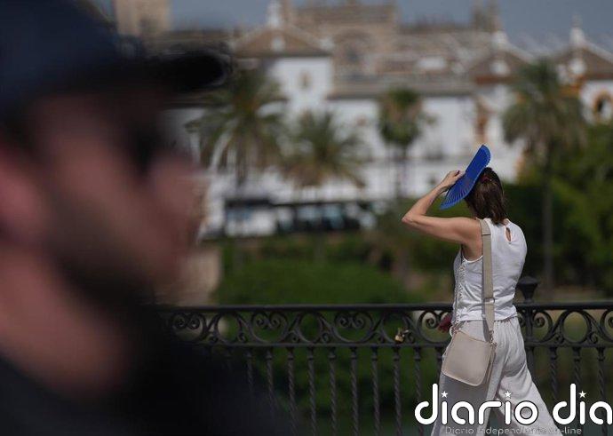 Aviso amarillo este lunes en Cádiz por fuertes vientos y oleaje y por calor en Sevilla con 38 grados de máxima