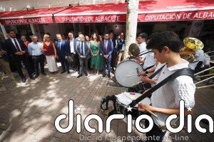 Banda Sinfónica del Real Conservatorio Albacete pone banda sonora a la puesta de largo del estand ferial de Diputación