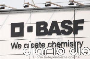 Basf lanza un oferta de compra por su competidor Evonik, valorado en 12.000 millones
