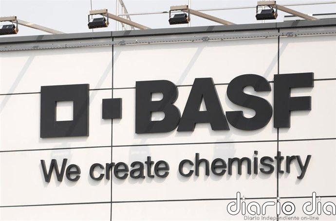 Basf lanza un oferta de compra por su competidor Evonik, valorado en 12.000 millones