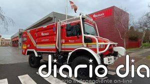 Bomberos continúan los trabajos para sofocar el incendio de Derio, reactivado por la tarde