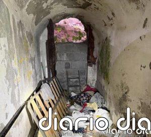 Bomberos descubren un asentamiento de inmigrantes en un antiguo túnel militar de Ceuta