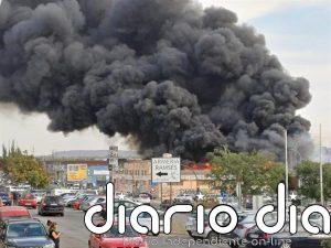 Bomberos intervienen en un incendio en una planta de residuos de Los Palancares en Cuenca