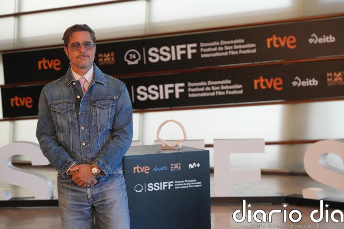 Brad Pitt conquista el Festival de San Sebastián con su sonrisa, su simpatía y su innegable atractivo