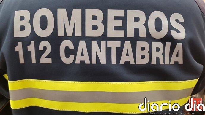 Calcinado un coche que circulaba por la A-67 a la altura de Campoo de Enmedio