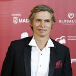Carlos Baute desvela con qué icónica artista española sueña cantar 'Colgando en tus manos': "Es una locura esa señora"