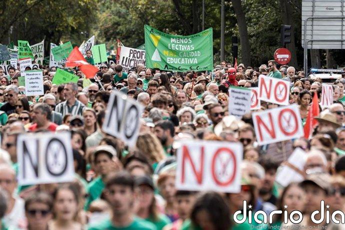 Cerca de 10.000 personas toman las calles de Madrid en defensa de la Educación pública antes de la huelga indefinida