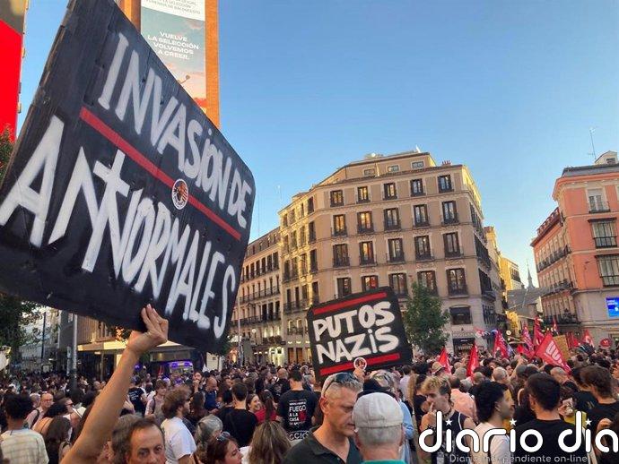 Cientos de asistentes acuden en Callao (Madrid) al llamamiento 'Paremos los pies al racismo' ante la crisis de Ceuta