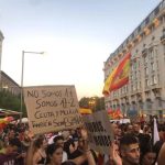 Cientos de ceutíes abarrotan las puertas del Congreso arropados por miles de personas para exigir soluciones
