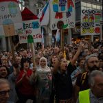 Cientos de personas se concentran en Vigo para exigir medidas ante la crisis habitacional: "¡Todos somos Maricarmen!"