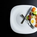 Comer menos podría frenar las mutaciones del ADN: la clave está en cómo envejecen nuestras células