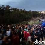 Comienza el traslado de inmigrantes desde las playas de Ceuta al campamento instalado en el Puerto de la ciudad