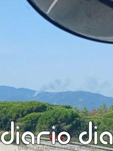 Confinan dos urbanizaciones en Tordera (Barcelona) por un incendio forestal