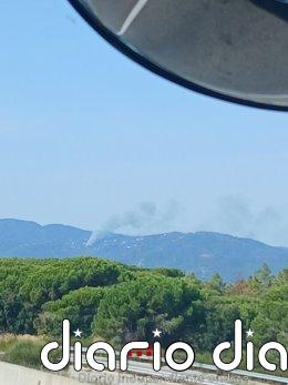 Confinan dos urbanizaciones en Tordera (Barcelona) por un incendio forestal