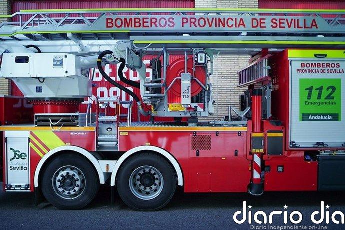 Controlado el incendio declarado en una finca ganadera de Carmona (Sevilla)