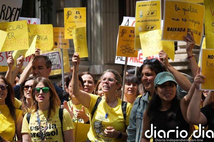 Cortada la AP-7 en Granollers (Barcelona) por una manifestación de docentes en huelga
