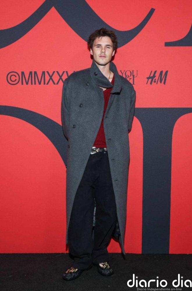Cruz Beckham adelanta las tendencias de otoño con el look oversize que triunfa en Londres