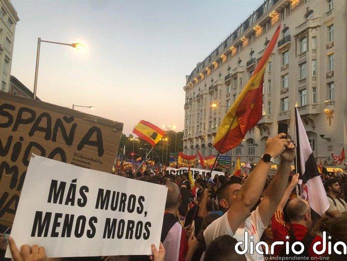 Cuatro detenidos y cuatro policías heridos tras finalizar la concentración de ceutíes frente al Congreso