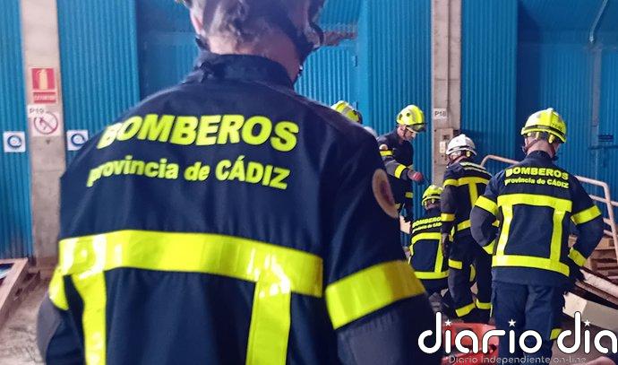 Cuatro evacuados al hospital por inhalación de humo tras el incendio de una moto en Arcos de la Frontera (Cádiz)