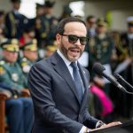De la Espriella cumple su promesa y renuncia a su primer sueldo en favor de dos geriátricos afectados por el terremoto